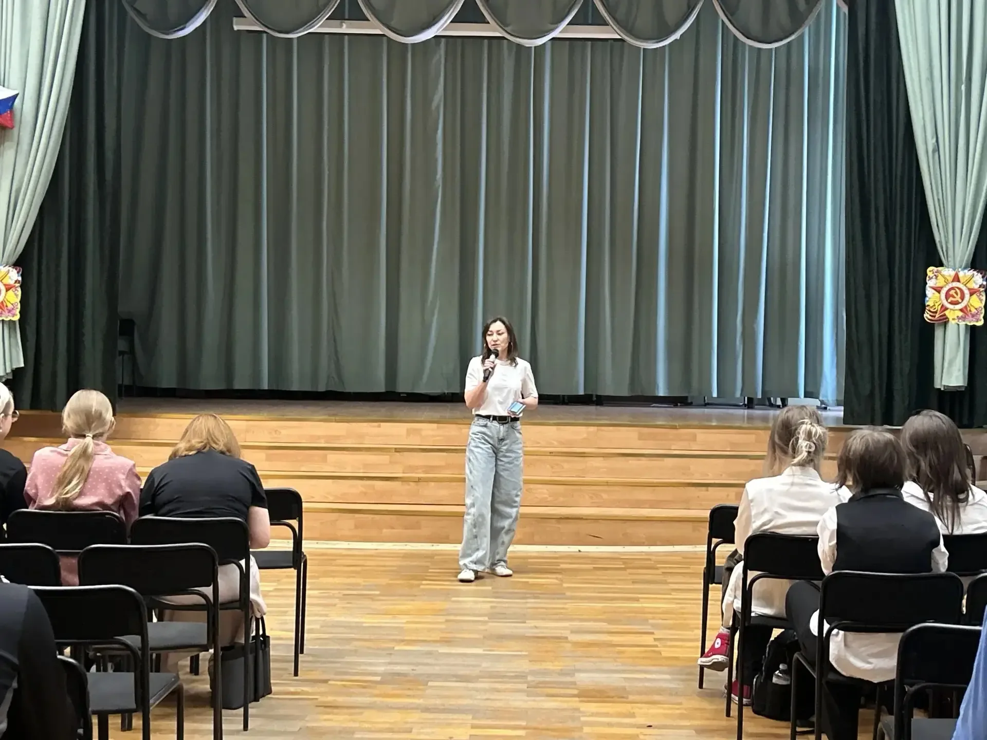 Заглянем прямо в мозг!  👩‍⚕️ В гости к медицинским классам нашей школы приехал психолог Рыжова Елена