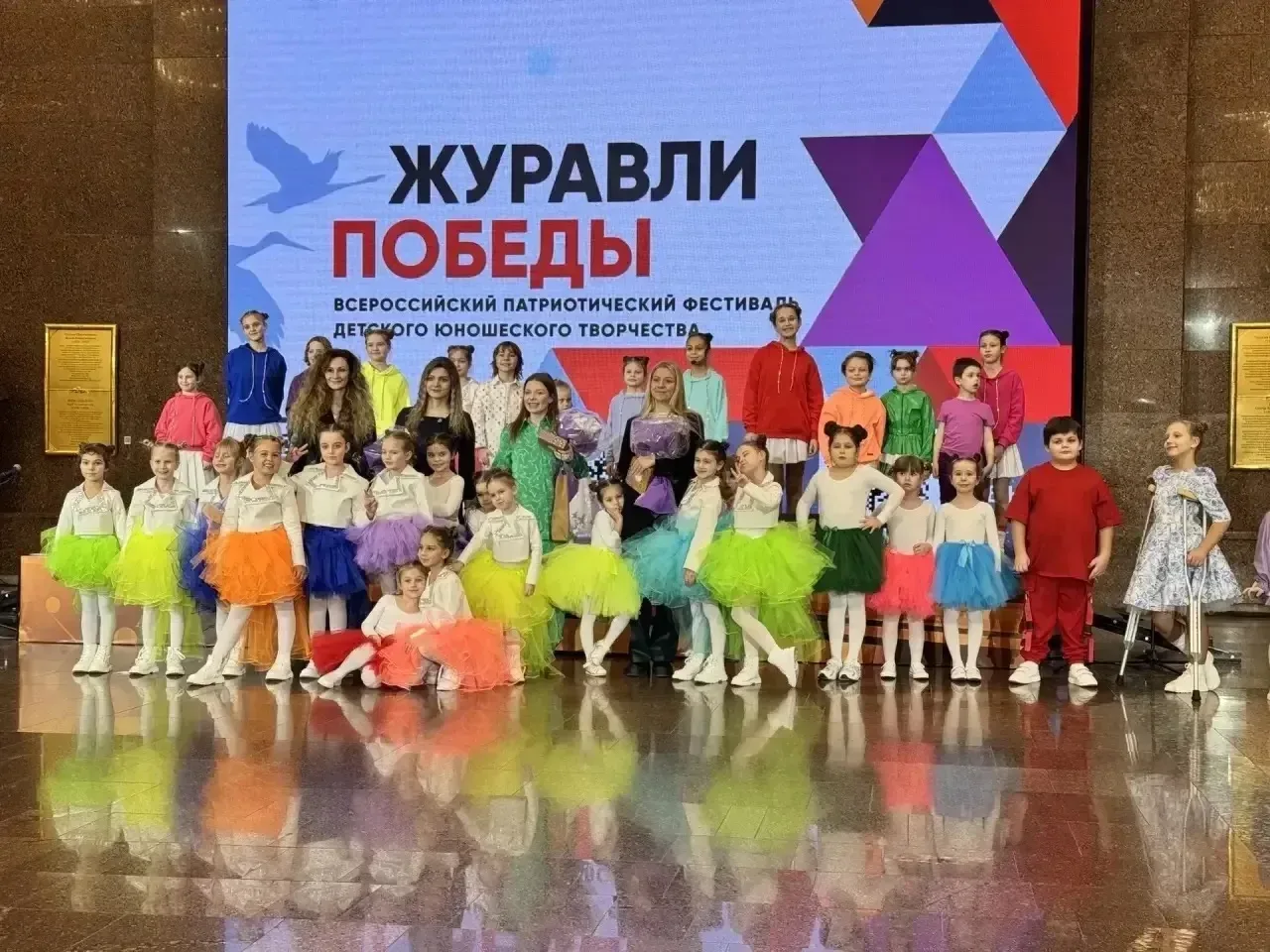 Наши звездочки  ✨ София и Владимир из 3 «Е» класса — талантливые солисты детского ансамбля «Семицвет