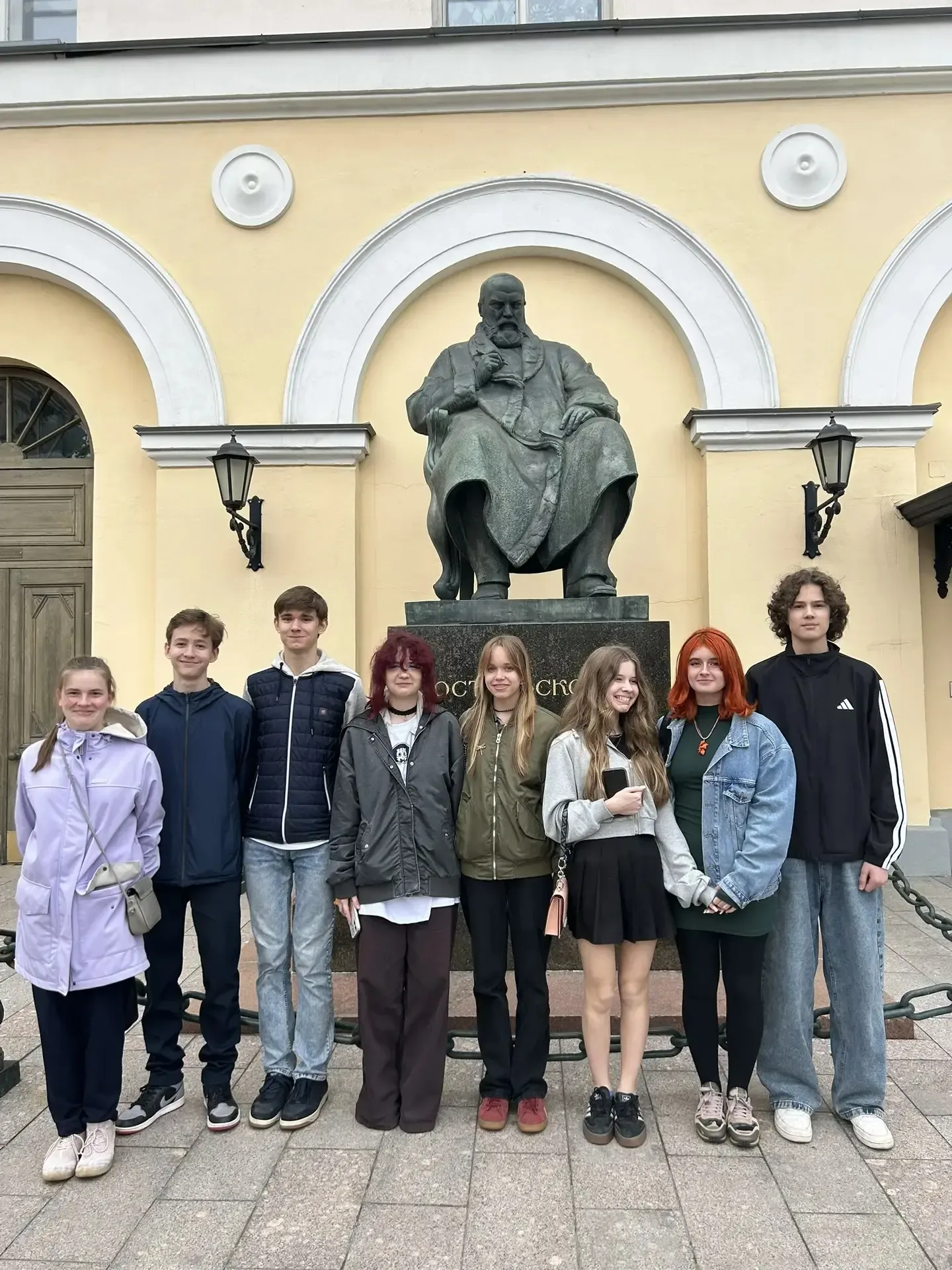 Нескучная классика 👍  🏛 Вчера наши учащиеся 9-Б, 9-В, 9-Г классов провели замечательный вечер в Госу