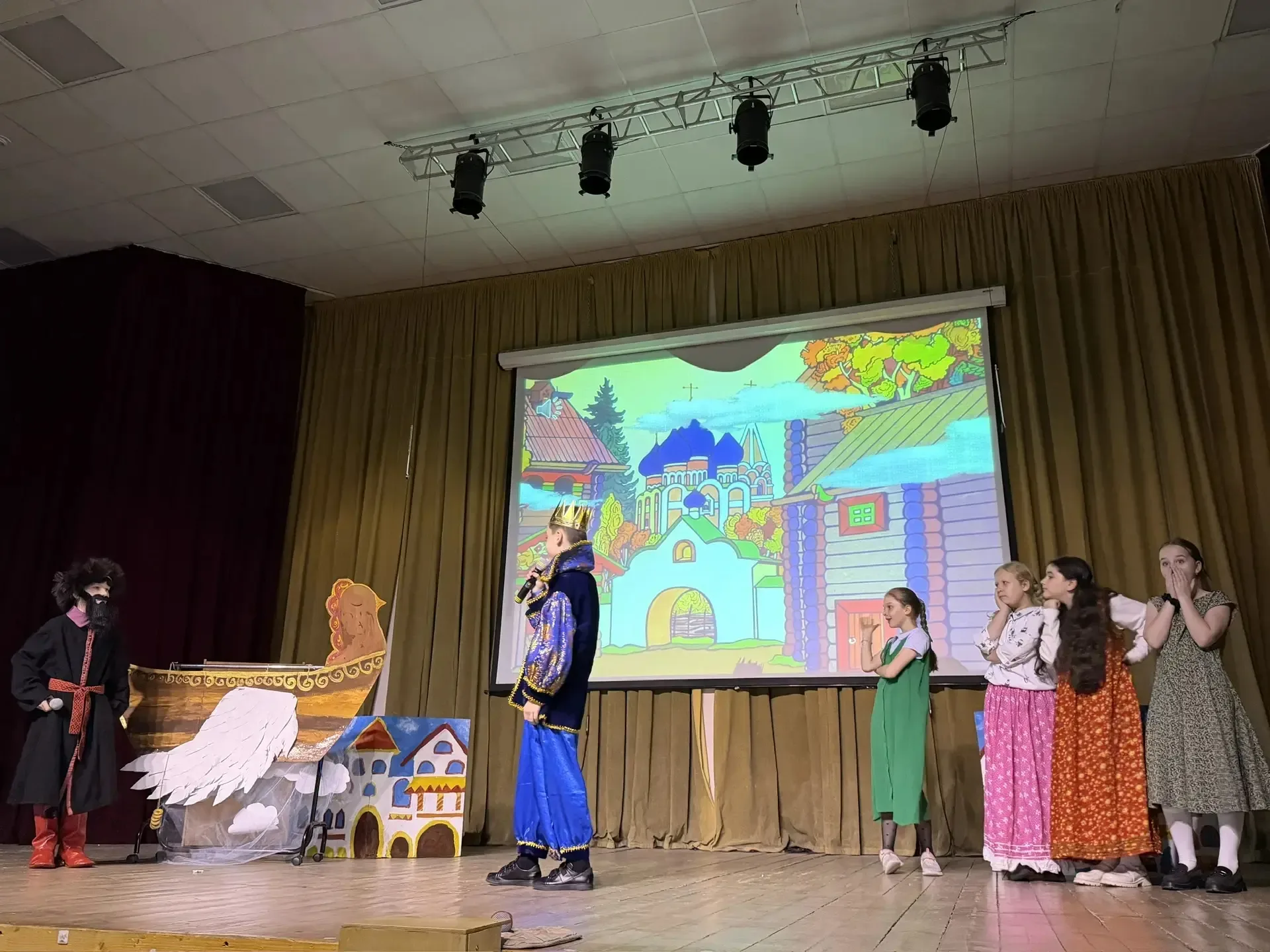 Новый спектакль! 🎭  🎉 Сегодня школьная театральная студия "Метафора" порадовала нас новой премьерой!