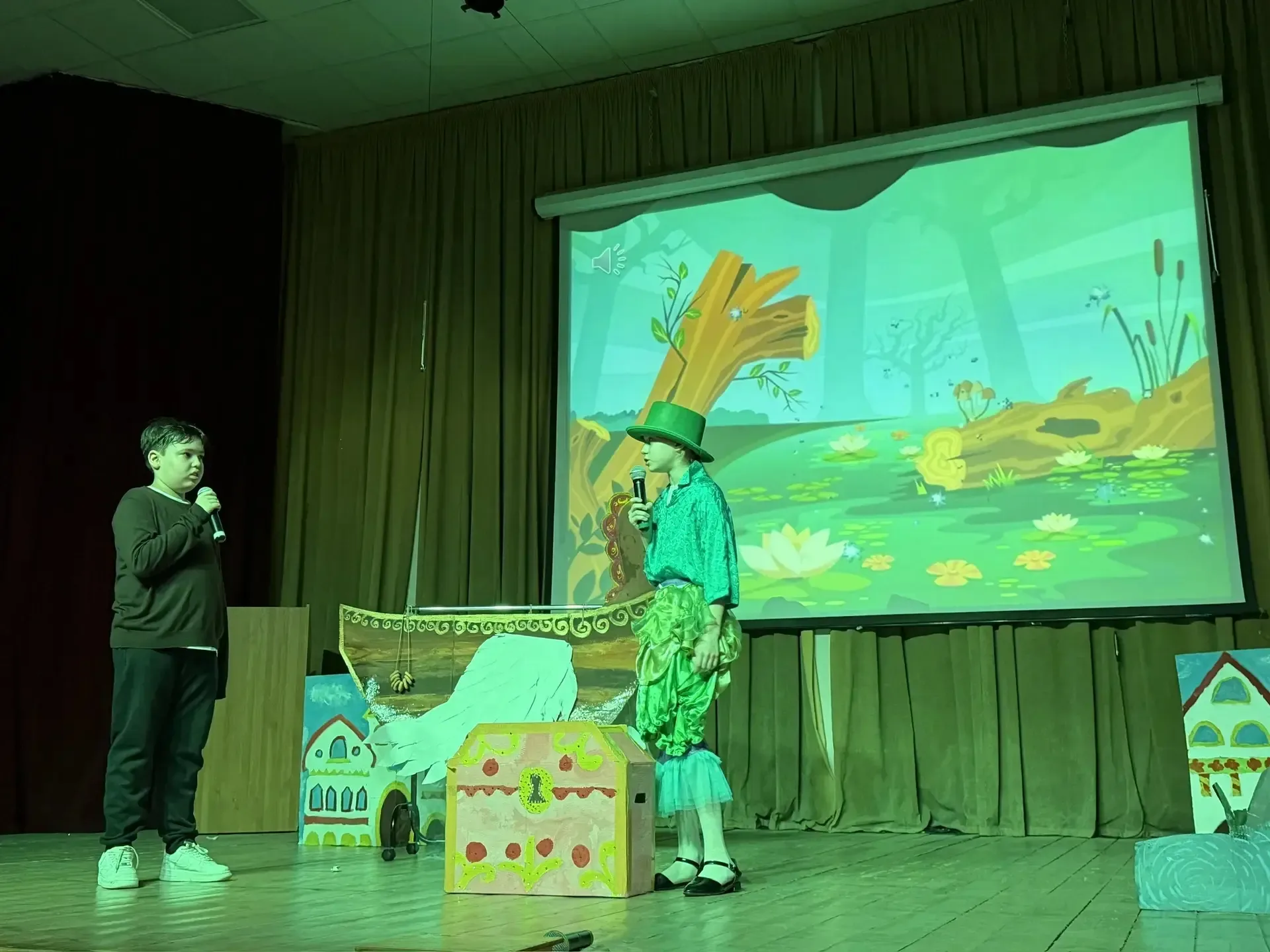 Новый спектакль! 🎭  🎉 Сегодня школьная театральная студия "Метафора" порадовала нас новой премьерой!