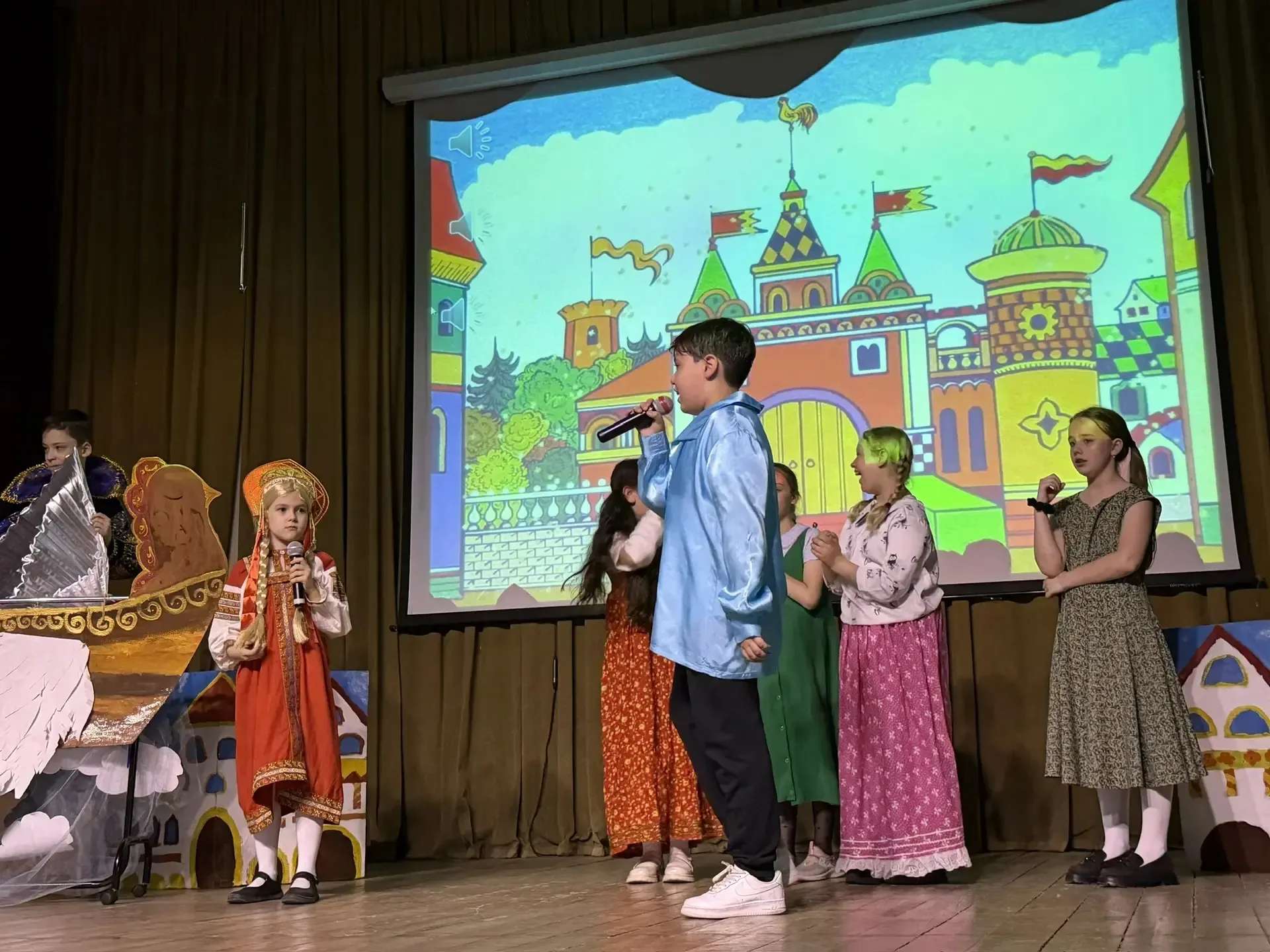 Новый спектакль! 🎭  🎉 Сегодня школьная театральная студия "Метафора" порадовала нас новой премьерой!