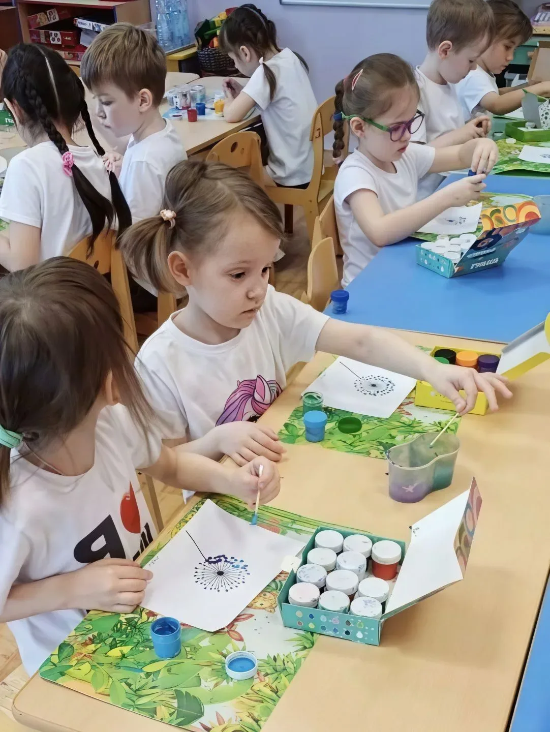 Красочные одуванчики 🌼  ☀️ 13 мая прошел не самый известный, но очень теплый майский праздник - Всем