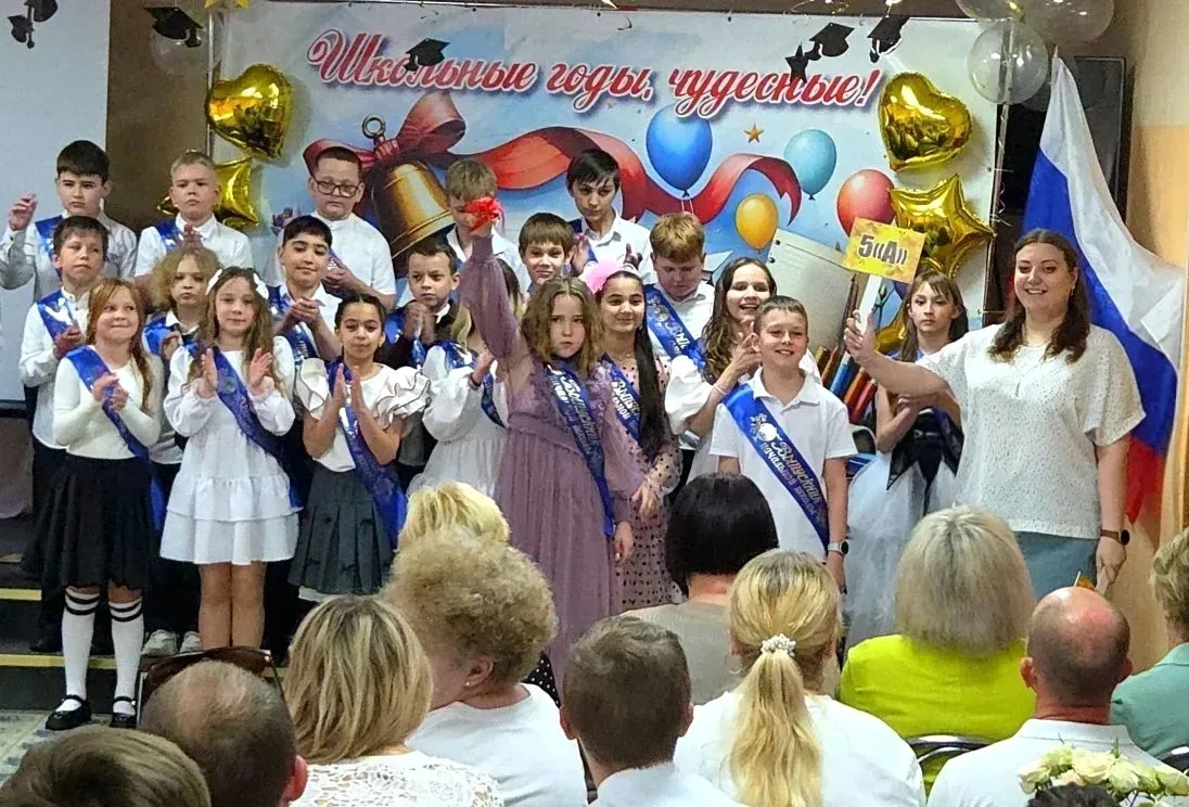 🎊 ВЫПУСКНОЙ ВЕЧЕР  💖 20 мая в 4 "А" классе второго корпуса состоялся трогательный и радостный праздн