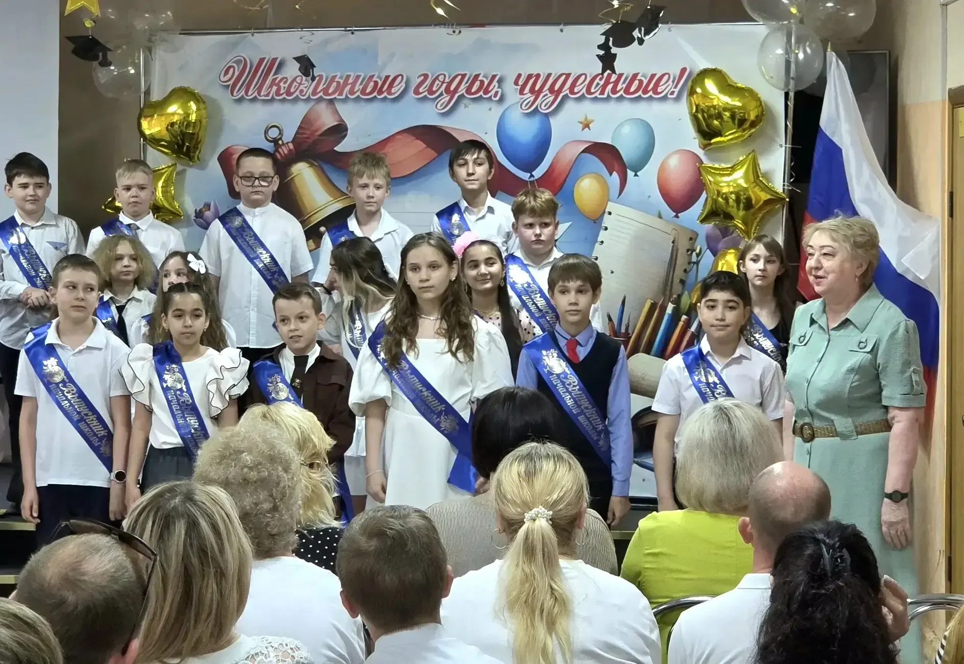 🎊 ВЫПУСКНОЙ ВЕЧЕР  💖 20 мая в 4 "А" классе второго корпуса состоялся трогательный и радостный праздн