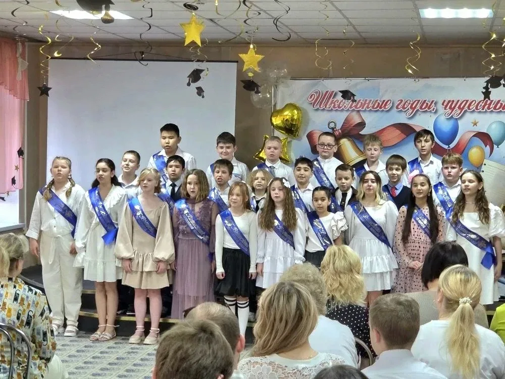 🎊 ВЫПУСКНОЙ ВЕЧЕР  💖 20 мая в 4 "А" классе второго корпуса состоялся трогательный и радостный праздн