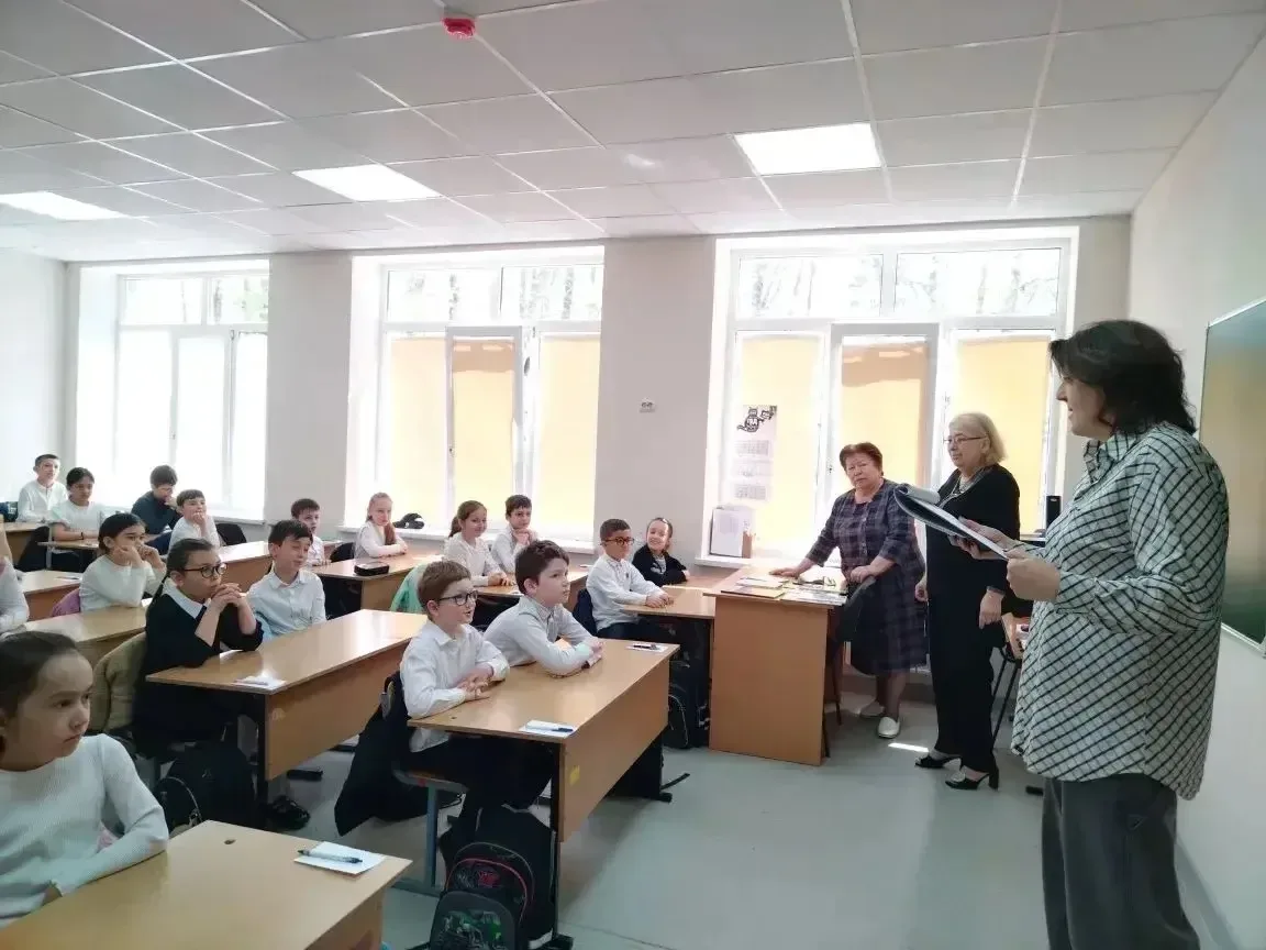 29.04.26г. в  МКОУ «Гимназия 29» прошел День библиотеки в школе. Сотрудники РДП им. Б. Пачева подгот