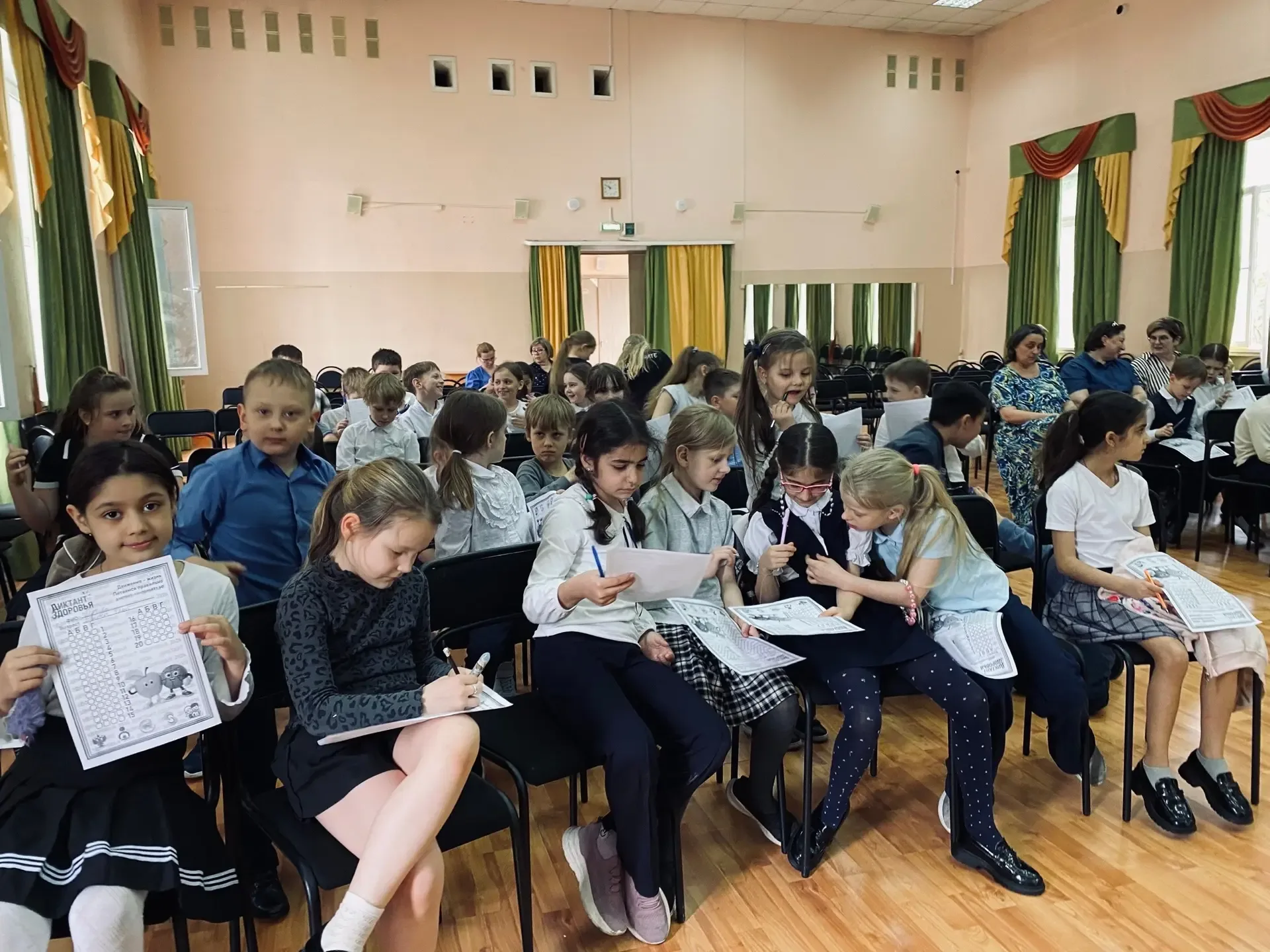 🥗Диктант здоровья  В нашей школе прошел второй очный трек санитарно-просветительской акции «Диктант 