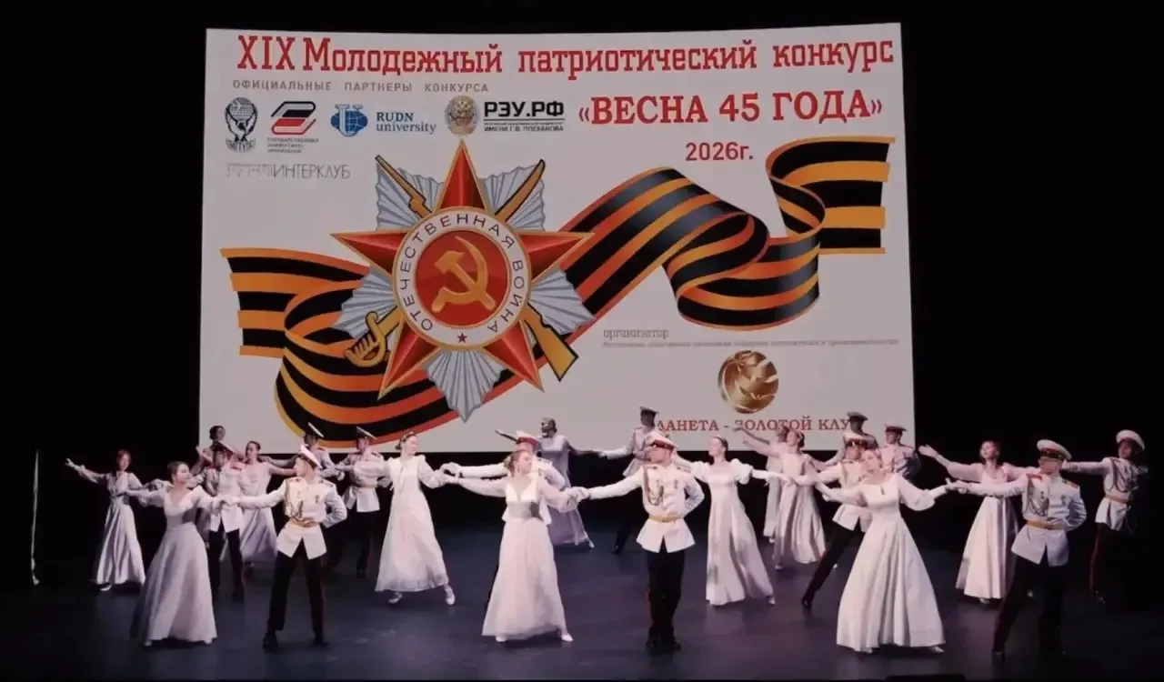 ВАЛЬС ПОБЕДЫ                                     🌟Ученица 10 «А» класса нашей школы Светлана в соста