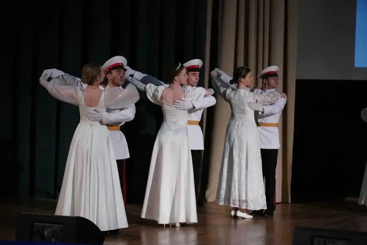 ВАЛЬС ПОБЕДЫ                                     🌟Ученица 10 «А» класса нашей школы Светлана в соста