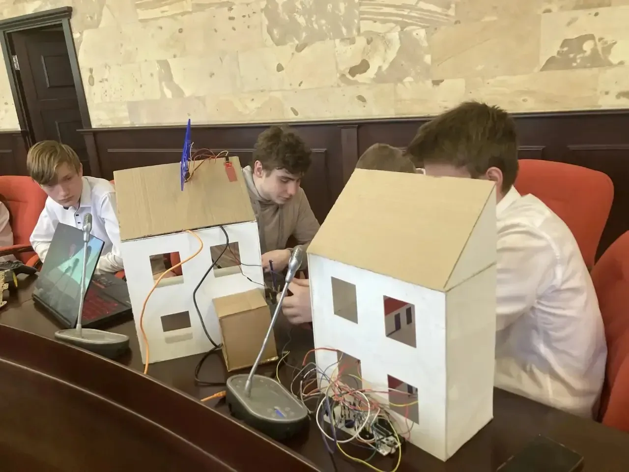БУДУЩЕЕ НАУКИ И ТЕХНОЛОГИЙ   ⚛Обучающиеся 7М класса нашей школы защитили свои проекты на площадке МГ