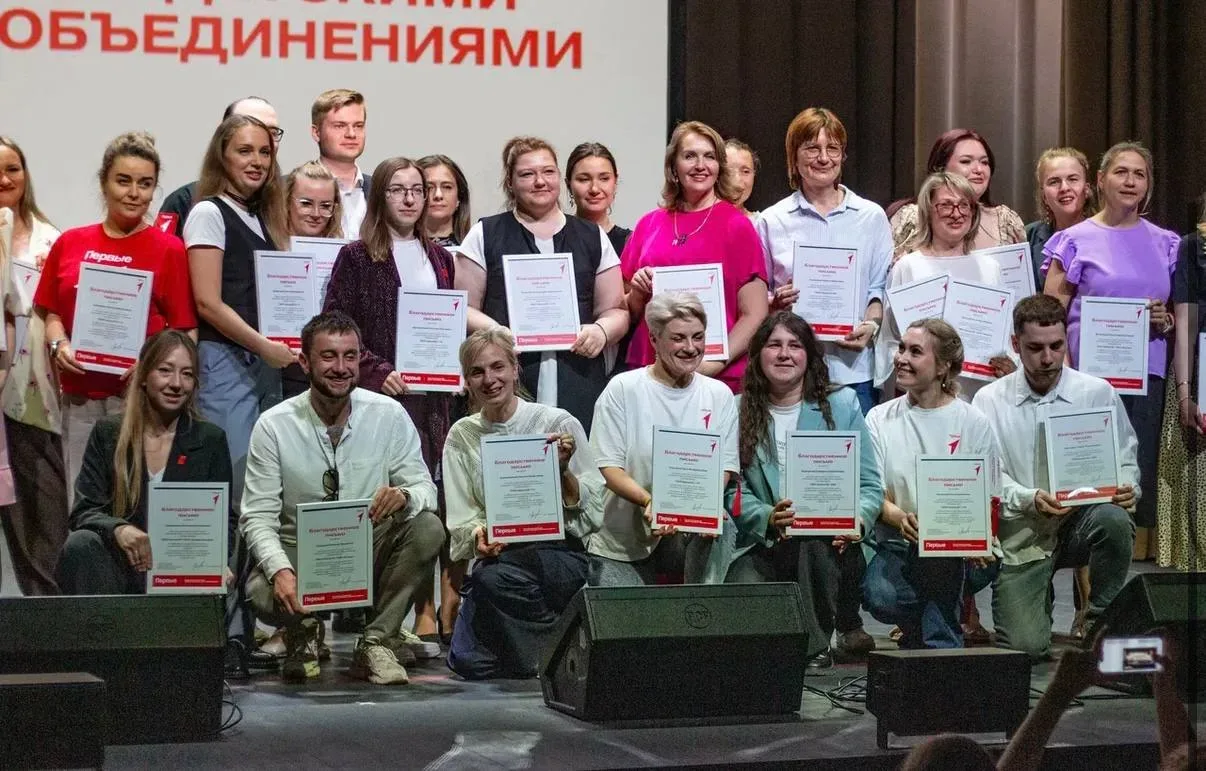 🔥 Наши — снова среди лучших!  На закрытии фестиваля ЮЗАО «Голос горящих сердец» наша школа прозвучал