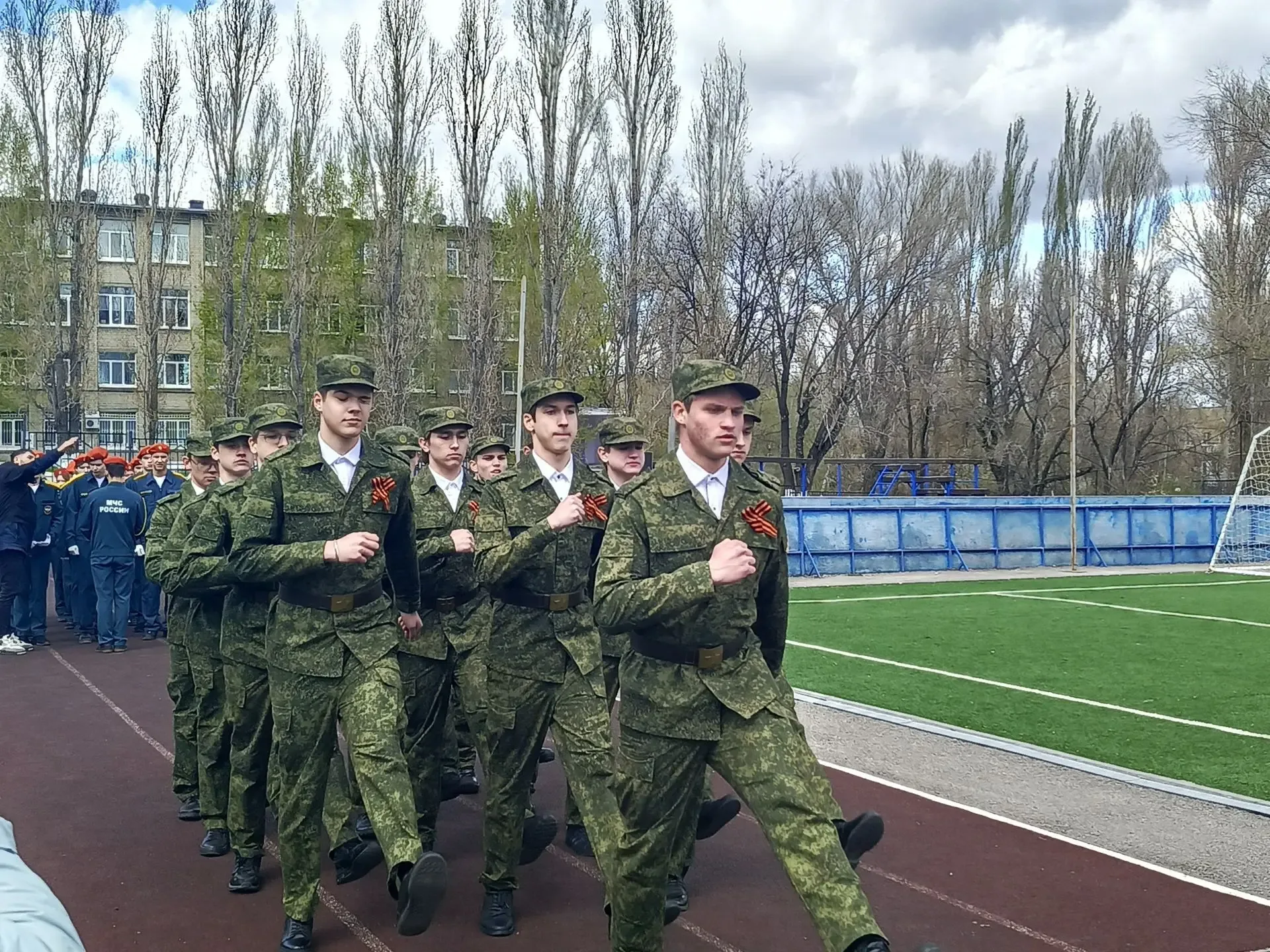 🪖 Наши «Защитники» на высоте! 🇷🇺Отряд «Защитники» принял участие в районном смотре-конкурсе «Строя и