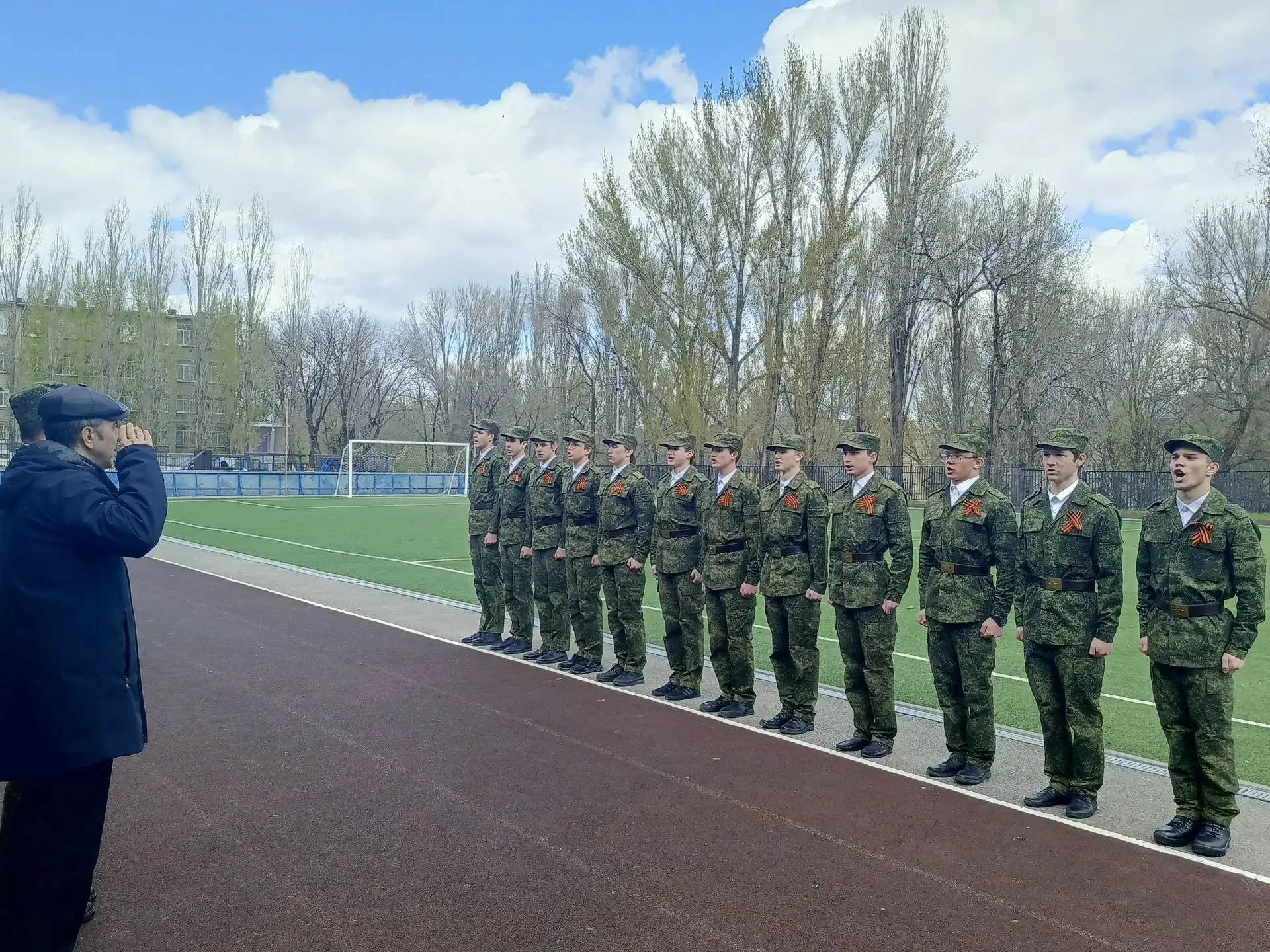 🪖 Наши «Защитники» на высоте! 🇷🇺Отряд «Защитники» принял участие в районном смотре-конкурсе «Строя и