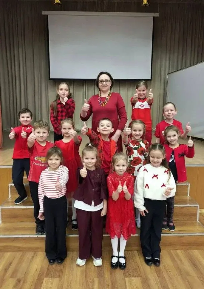 🌟 Цветные пятницы: яркое завершение! 🌟  🎉 Сиреневым цветом завершились цветные пятницы в этом учебно