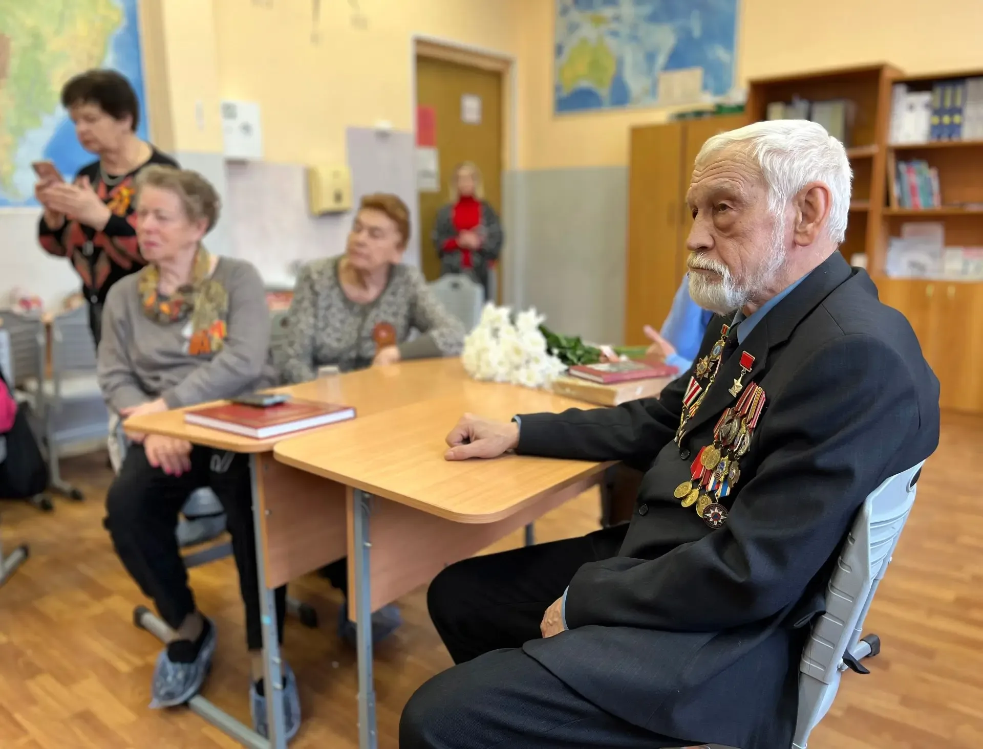 Памяти героев Чернобыльской трагедии посвящается  В нашей школе состоялась встреча, посвящённая 40-л