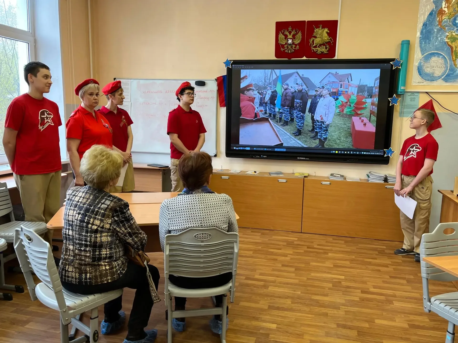 Памяти героев Чернобыльской трагедии посвящается  В нашей школе состоялась встреча, посвящённая 40-л