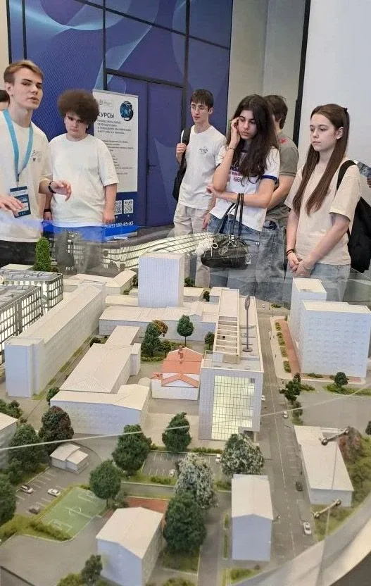 Десятиклассники побывали в МГТУ им. Баумана!  🎓 Ученики 10 класса, включая участников городского про