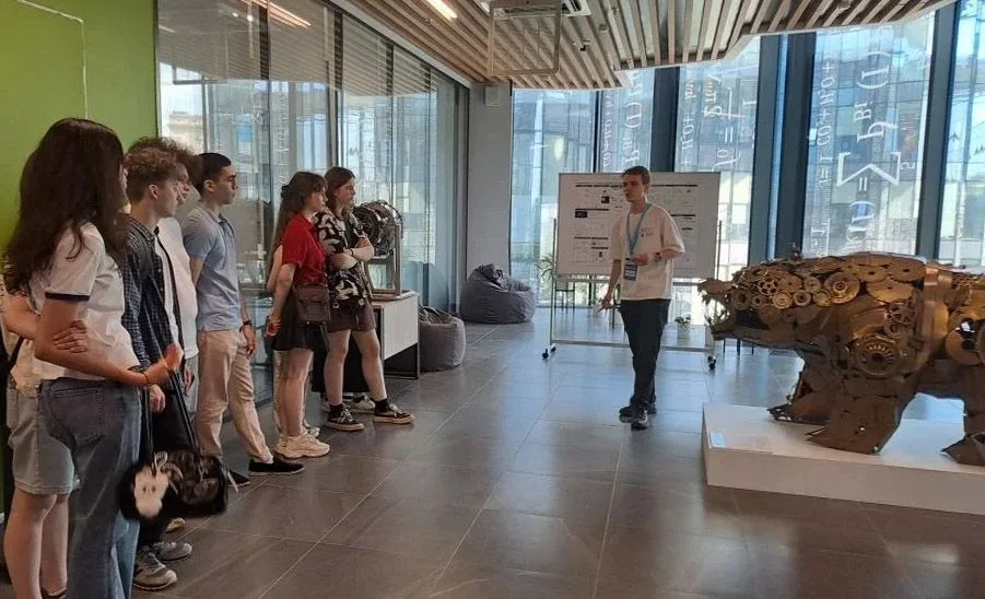 Десятиклассники побывали в МГТУ им. Баумана!  🎓 Ученики 10 класса, включая участников городского про