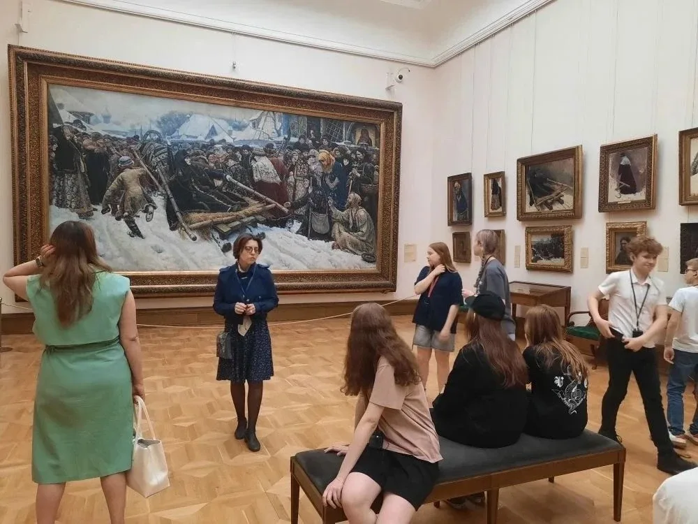 В мире искусства: 8 класс в Третьяковской галерее 🎨  ✨Ученики 8 класса посетили Третьяковскую галере