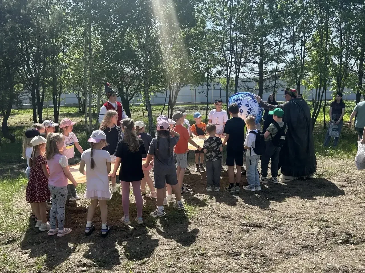 ✨ Прощание с первым классом: путешествие в экокомплекс «Казеевка»! ✨  Ученики 1Б класса вместе с род