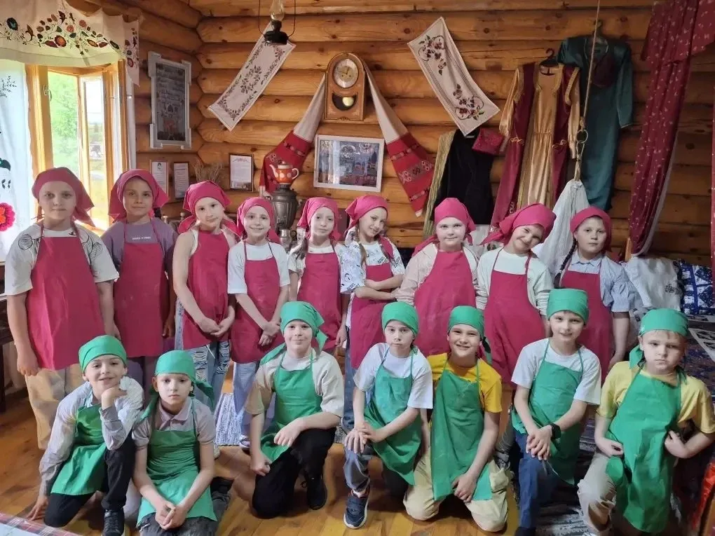✨ Путешествие в прошлое: ученики 2 «В» открыли тайны татарского быта! ✨  🌟Ребята из 2В побывали в до