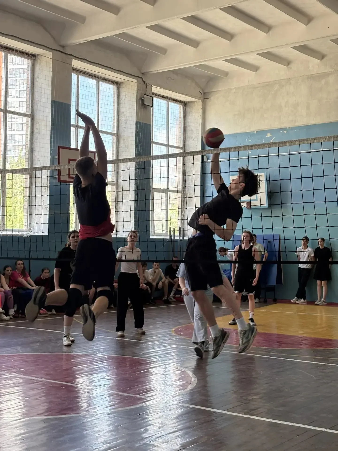 Еще немного крутых кадров с турнира по волейболу🏆🏐