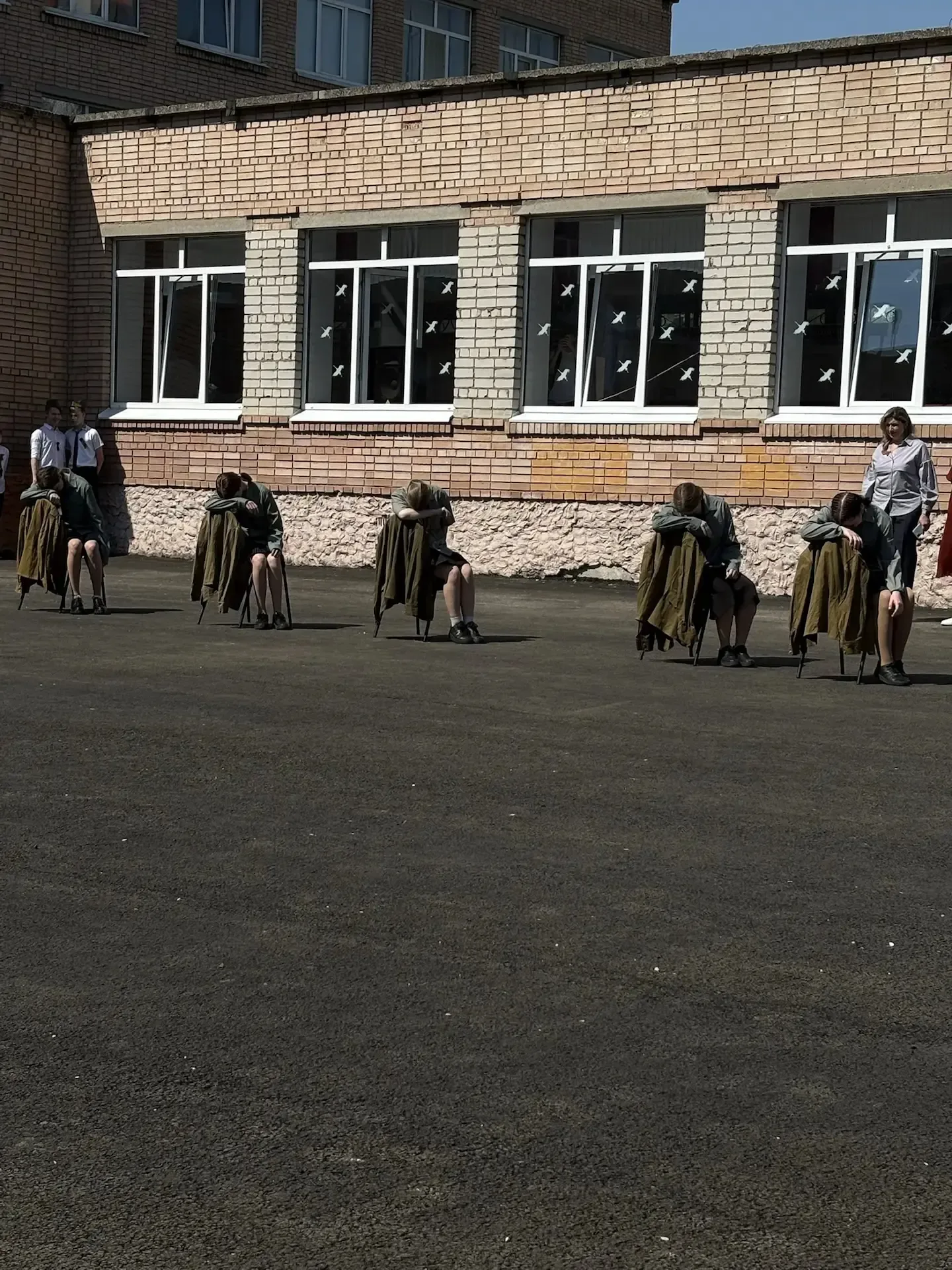В огне ковалась победа 🕯  🕊Сегодня в нашей школе прошли торжественные линейки, посвящённые восемьдес