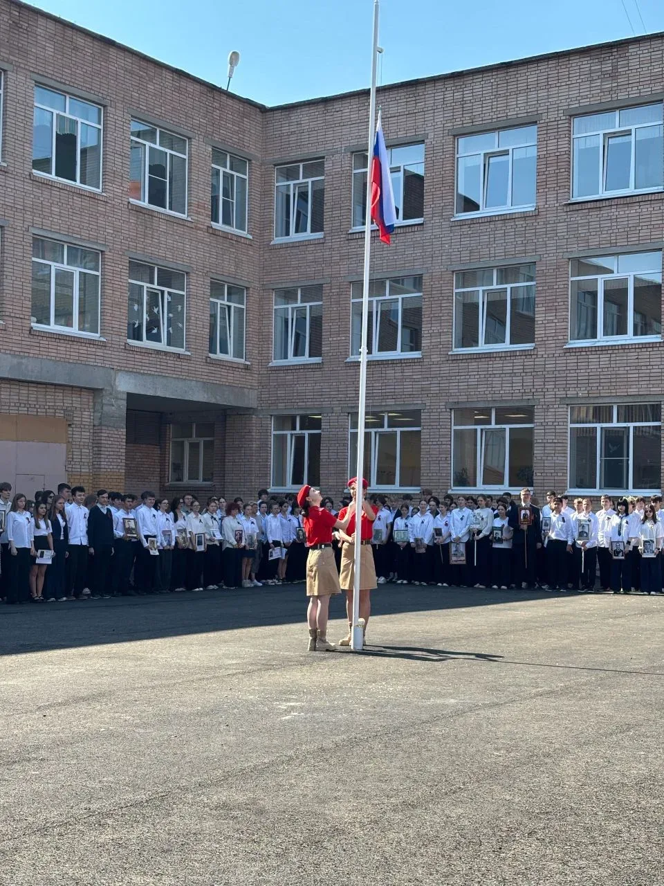 В огне ковалась победа 🕯  🕊Сегодня в нашей школе прошли торжественные линейки, посвящённые восемьдес