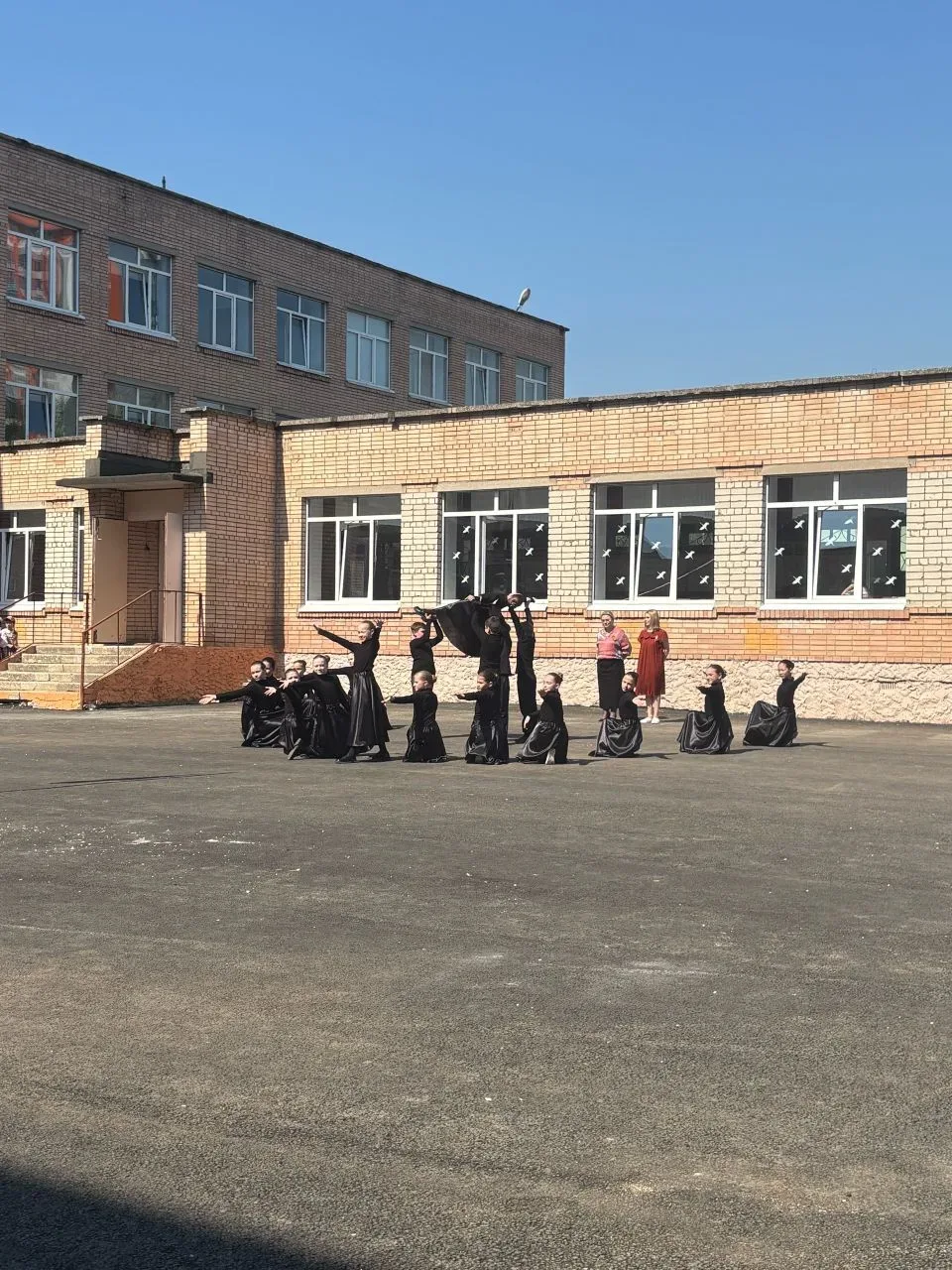 В огне ковалась победа 🕯  🕊Сегодня в нашей школе прошли торжественные линейки, посвящённые восемьдес