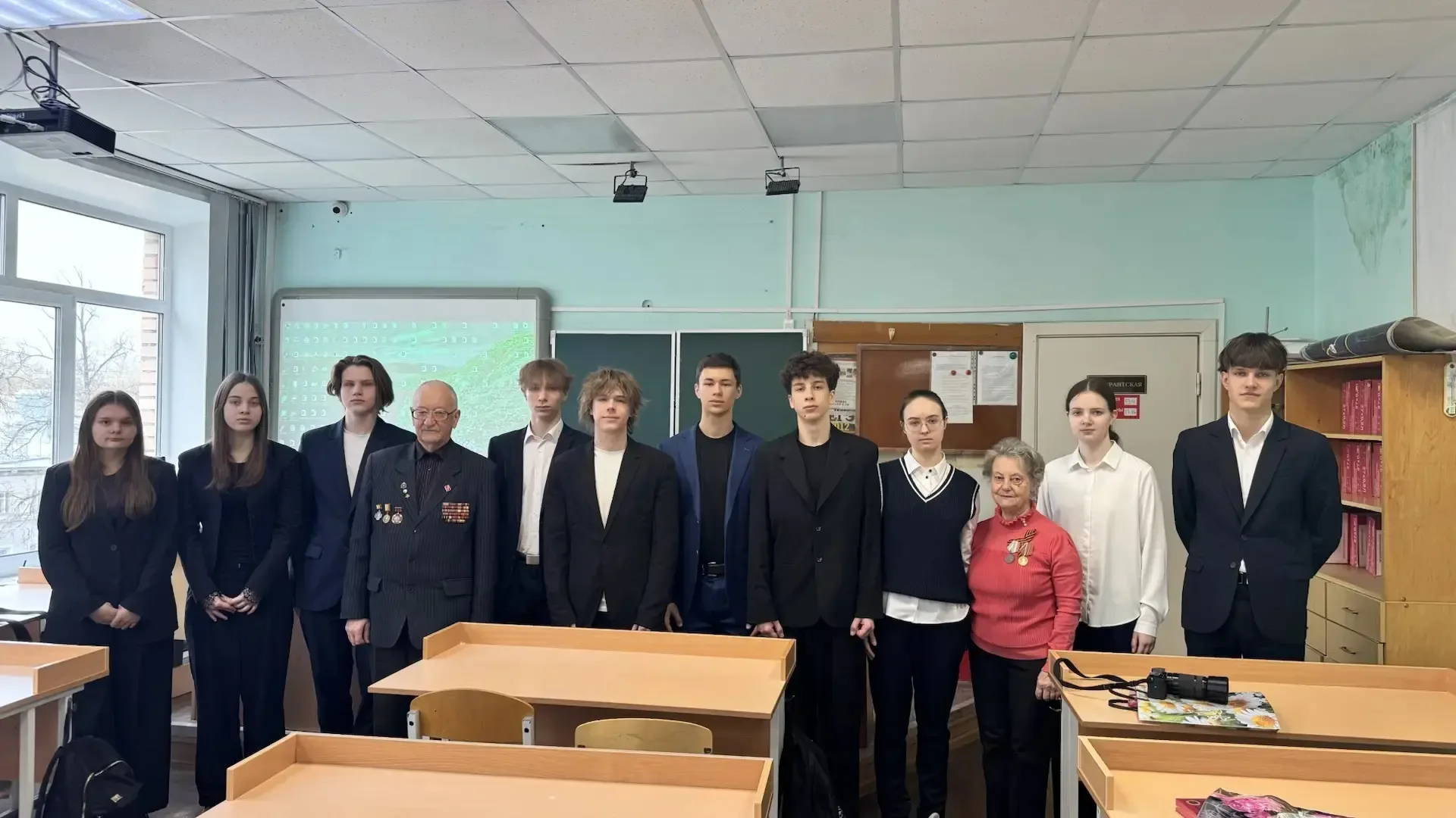 Важный разговор 💯  28 апреля для беседы с 11Б классом приходили почетные гости: ликвидатор последств