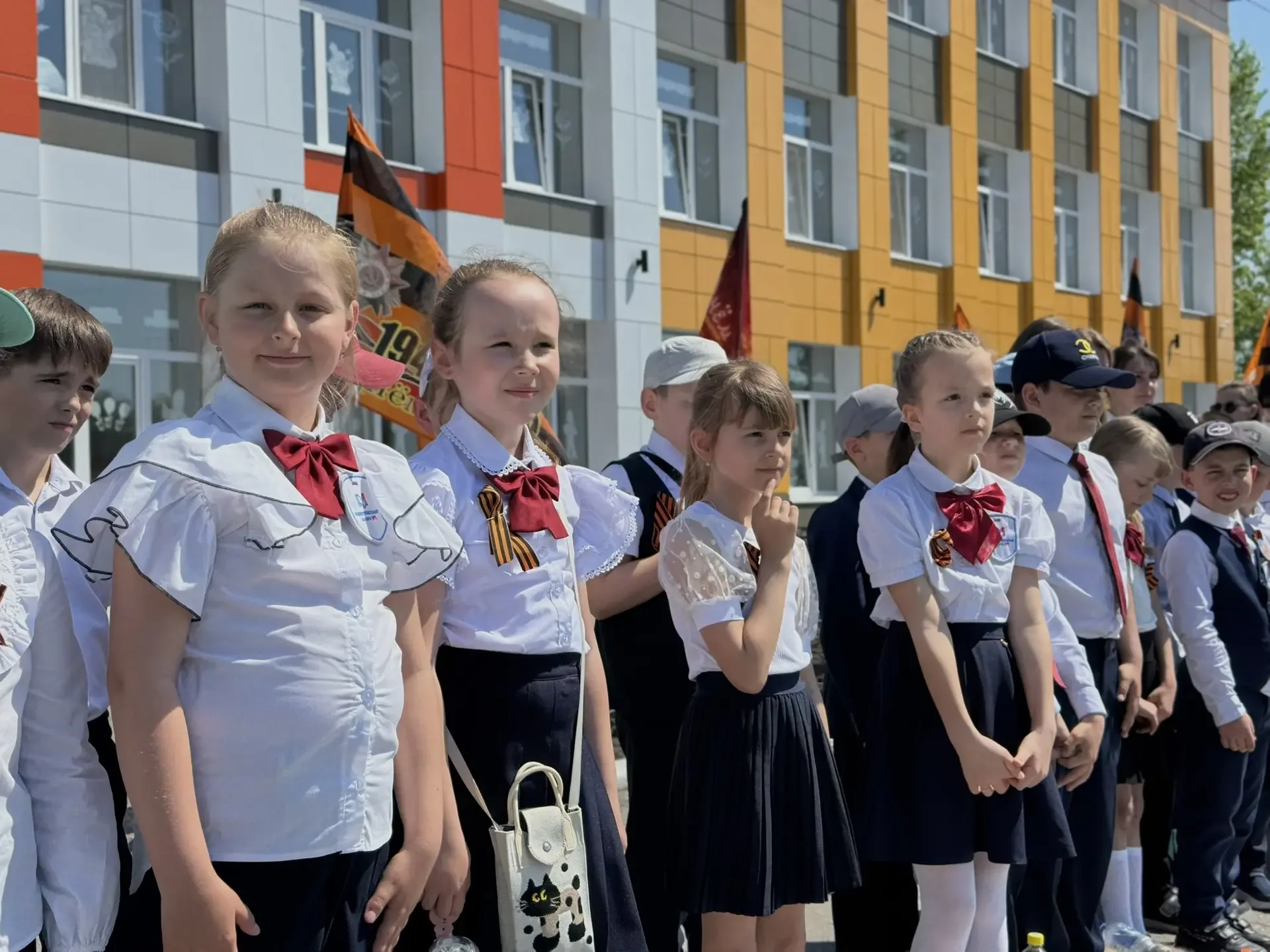 🌳Как мы писали историю в преддверии Дня Победы!   8 мая в нашей школе случилось то, что трудно перед