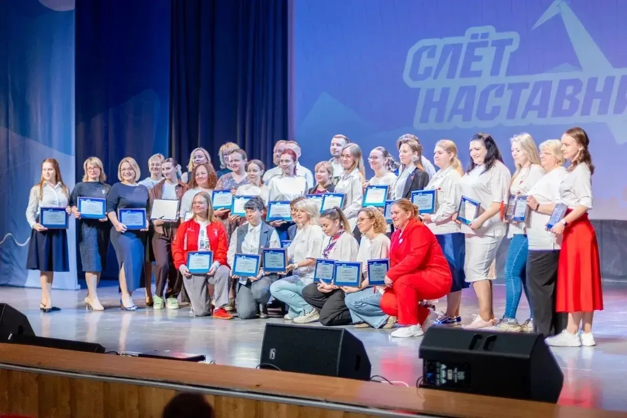 В центре воспитательных событий🎓  Советник директора по воспитанию нашей школы Дарья Станиславовна Д