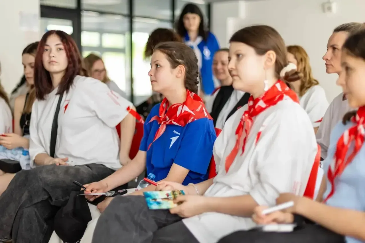 В центре воспитательных событий🎓  Советник директора по воспитанию нашей школы Дарья Станиславовна Д