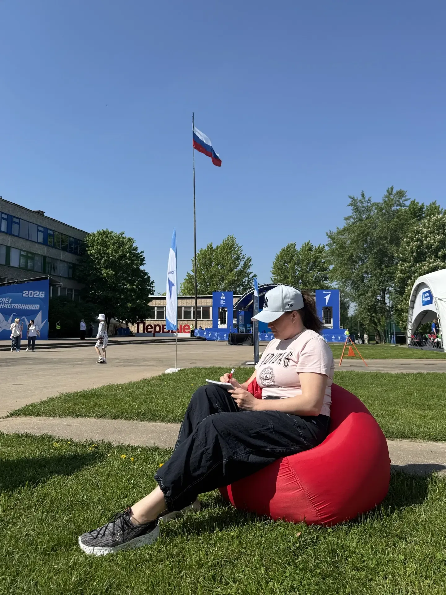 В центре воспитательных событий🎓  Советник директора по воспитанию нашей школы Дарья Станиславовна Д
