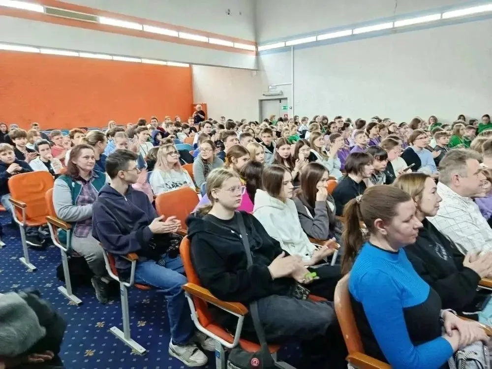 «Контакт!» на «Волжских встречах»🗞  С 1 по 3 мая 2026 года команда школьного медиацентра «Контакт!» 