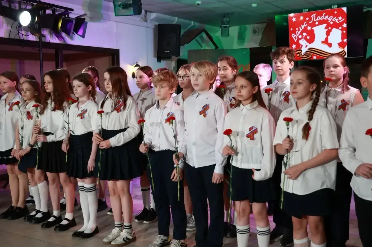 🕯️ «Вальс Победы» в основном корпусе: ярко, трогательно, от души  В основном корпусе прошёл «Вальс П