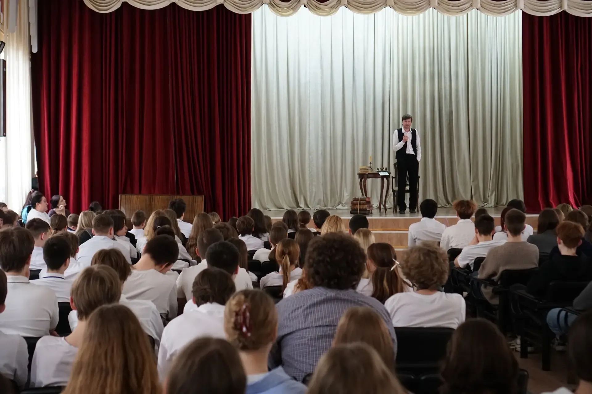 🎭 Глаголом жечь сердца людей...   Вчера в Корпусе 1 звучала бессмертная классика. В гостях у нас был
