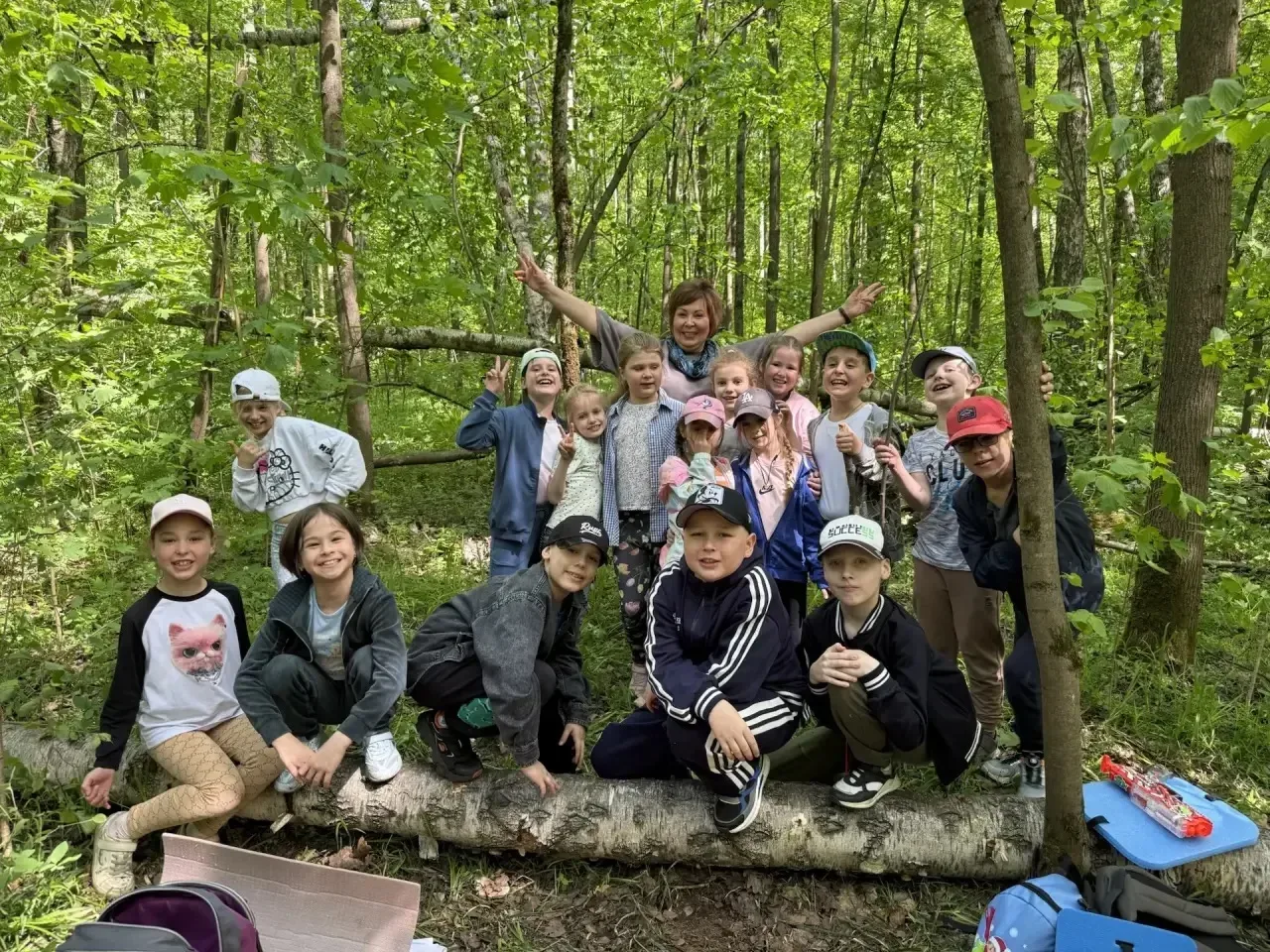 🏕️ Поход 2 «Г» класса с ВПК «Ястреб»: первый шаг в большую туристическую жизнь  На выходных ученики 