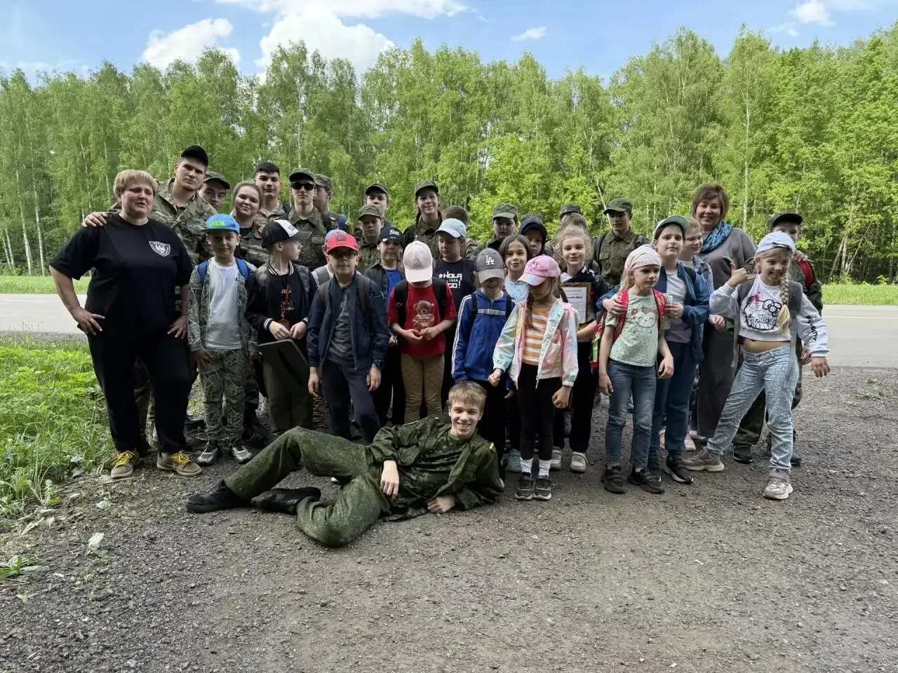 🏕️ Поход 2 «Г» класса с ВПК «Ястреб»: первый шаг в большую туристическую жизнь  На выходных ученики 