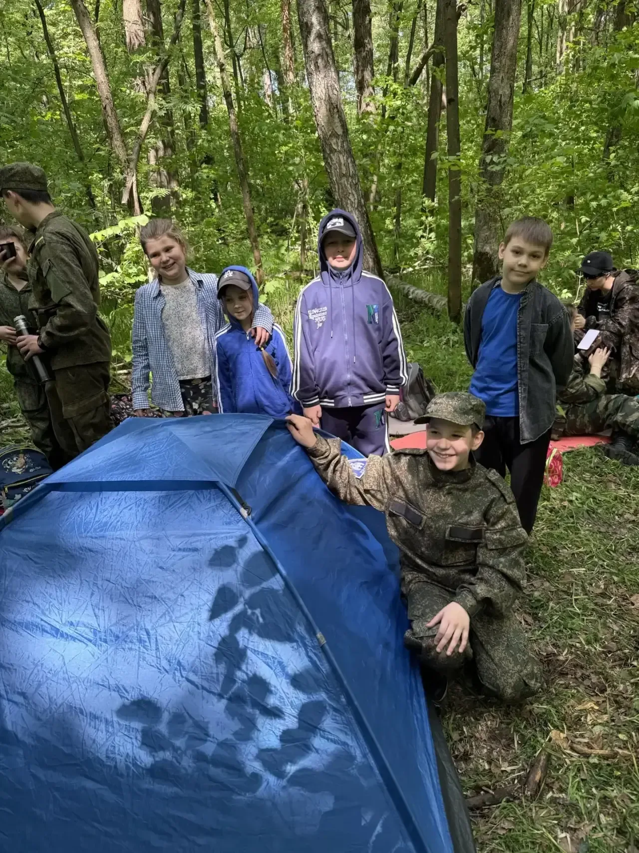 🏕️ Поход 2 «Г» класса с ВПК «Ястреб»: первый шаг в большую туристическую жизнь  На выходных ученики 