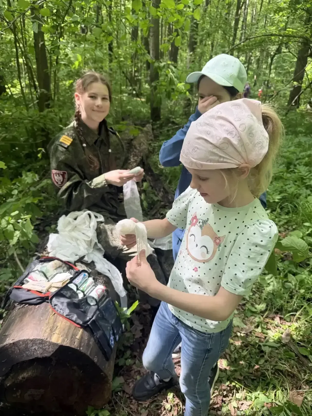 🏕️ Поход 2 «Г» класса с ВПК «Ястреб»: первый шаг в большую туристическую жизнь  На выходных ученики 