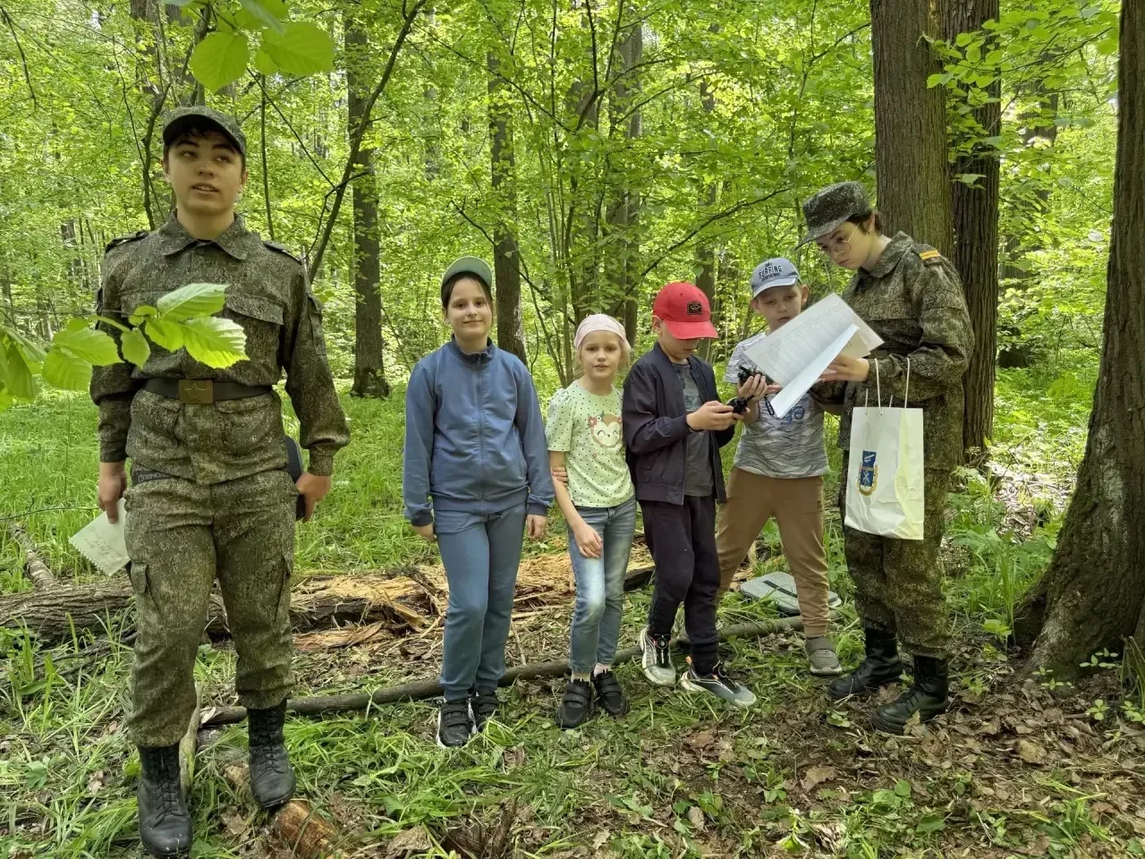 🏕️ Поход 2 «Г» класса с ВПК «Ястреб»: первый шаг в большую туристическую жизнь  На выходных ученики 