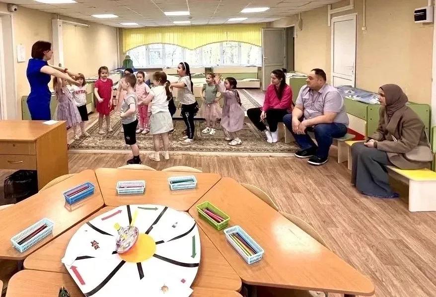 🌟 Дни открытых дверей в Корпусе 4: родители в роли учеников  В корпусе 4 прошли Дни открытых дверей 