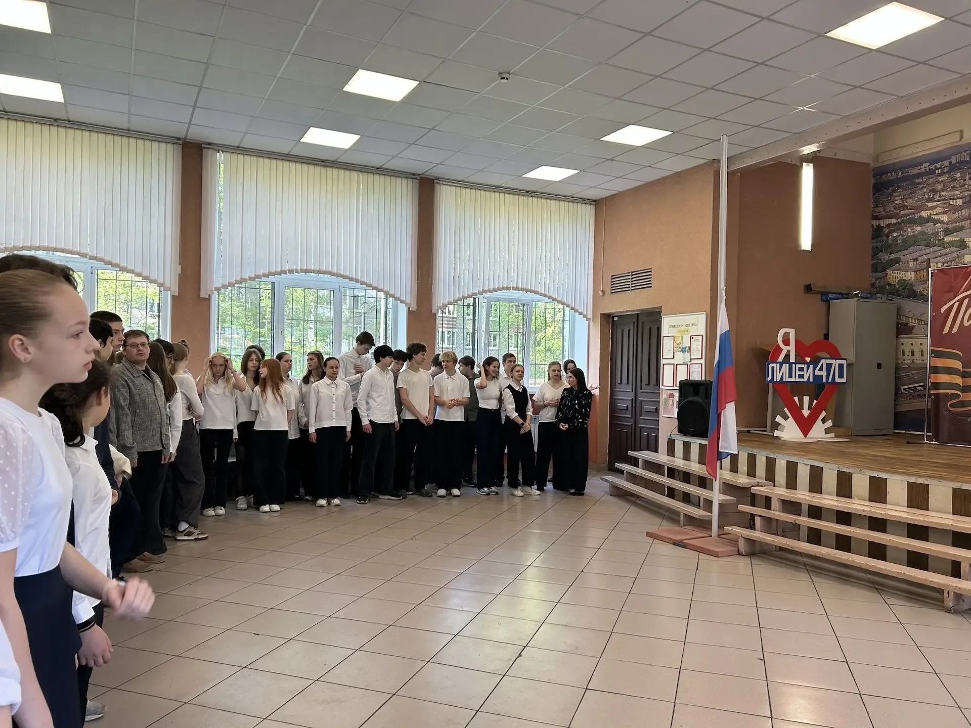 📣 Вчера в нашем лицее состоялась традиционная еженедельная линейка.  ✨ Особенностью мероприятия стал