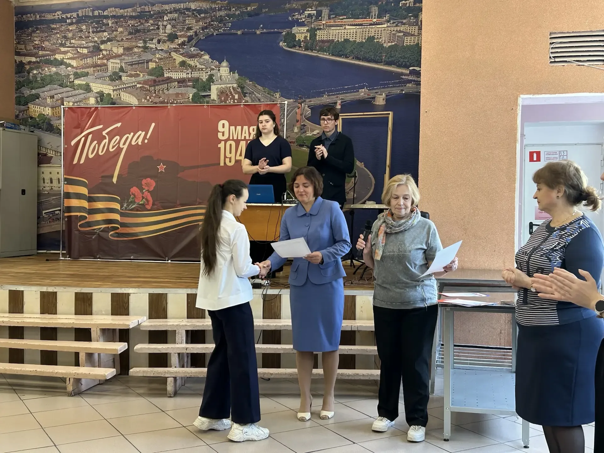📣 Вчера в нашем лицее состоялась традиционная еженедельная линейка.  ✨ Особенностью мероприятия стал