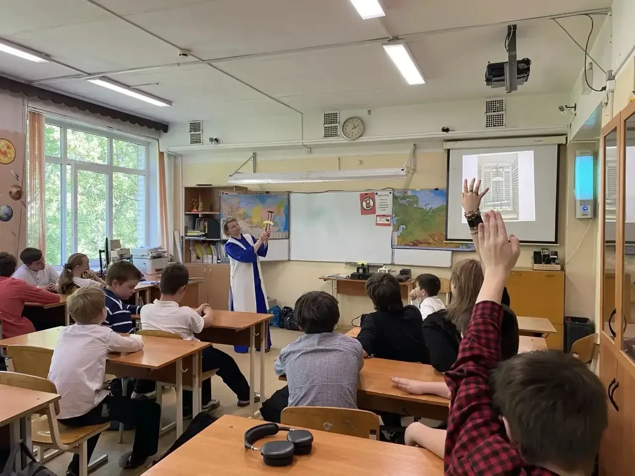 Веселый метеоурок.  ☀️19 мая в 6А классе состоялась профориентационная лекция «Весёлый метеоурок», к