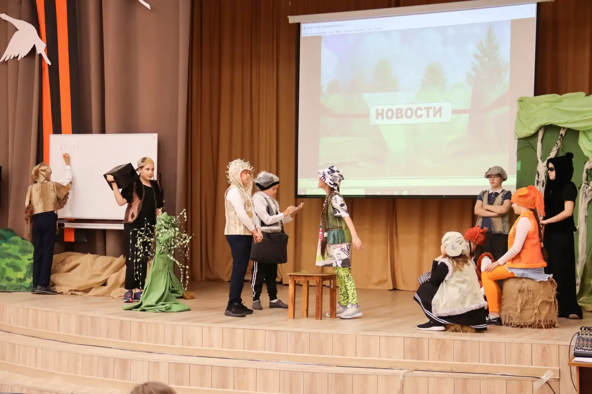 УЧЕБНЫЕ ПОКАЗЫ 🎭  ✨ В театральной студии «Шум за сценой» завершились учебные показы групп начальной 