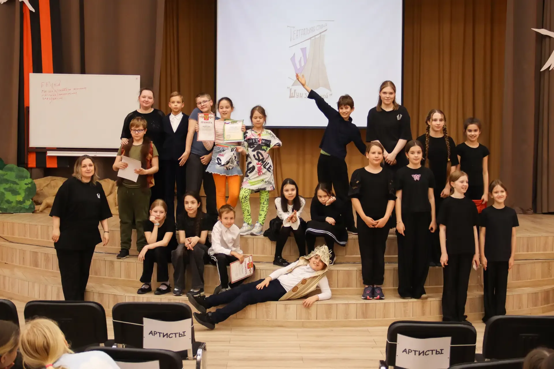 УЧЕБНЫЕ ПОКАЗЫ 🎭  ✨ В театральной студии «Шум за сценой» завершились учебные показы групп начальной 