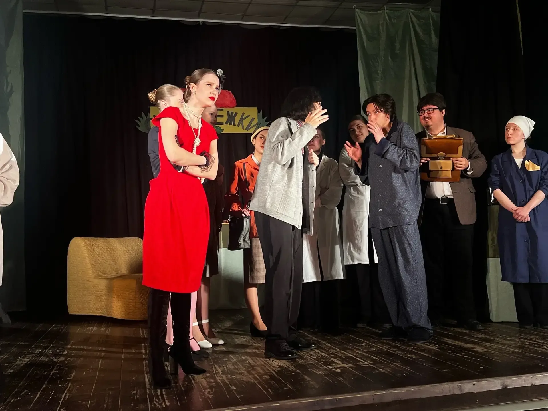 ДЕНЬ ОТДЫХА🎭  В театральной студии «Шум за сценой» состоялся спектакль «День отдыха» по одноименной 